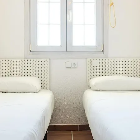 Holidays, Arttyfal, 2 4 Personas, Parking Y Wi-fi *