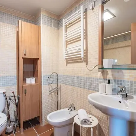 Holidays, Arttyfal, 2 4 Personas, Parking Y Wi-fi