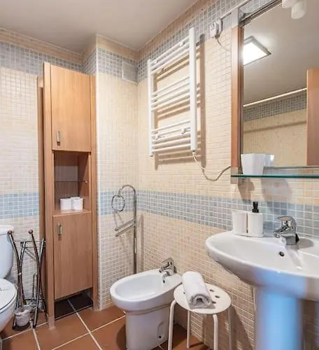 Holidays, Arttyfal, 2 4 Personas, Parking Y Wi-fi